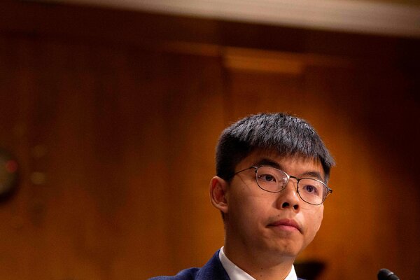 黄之锋就“勾结外国势力”认罪，最高可判终身监禁