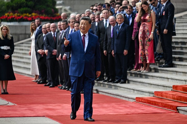 特朗普为何淡化中美竞争、“讨好”习近平
